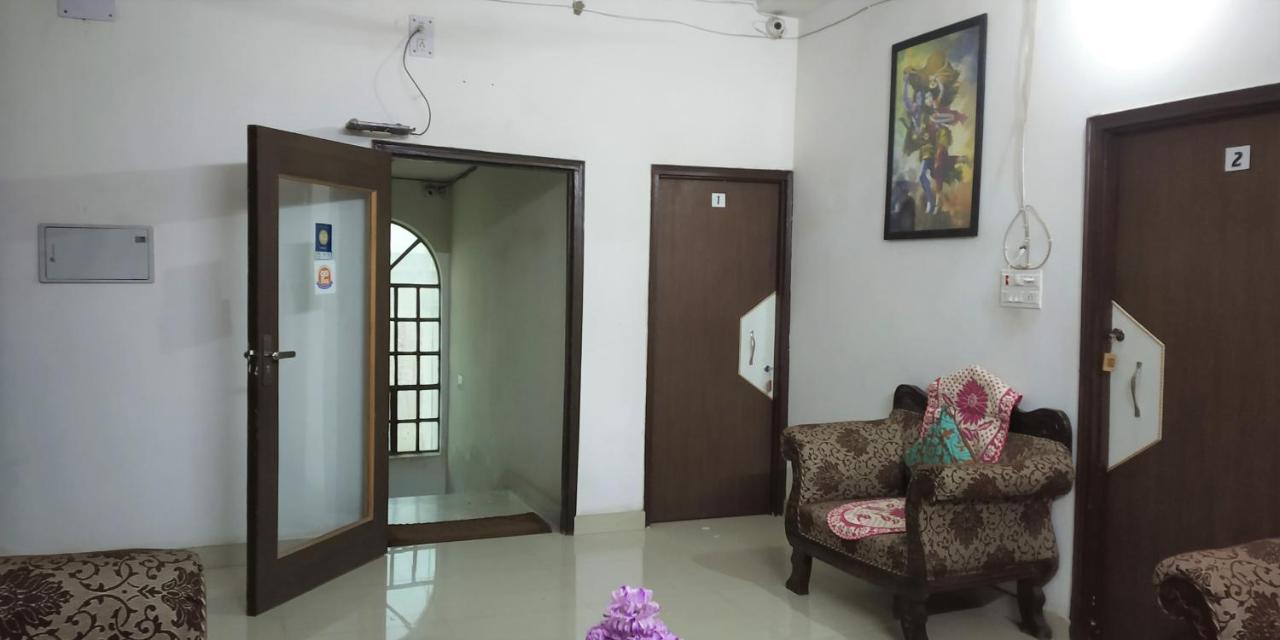 Varuna Palace-Fully Vaccinated Staff Varanasi Exterior foto