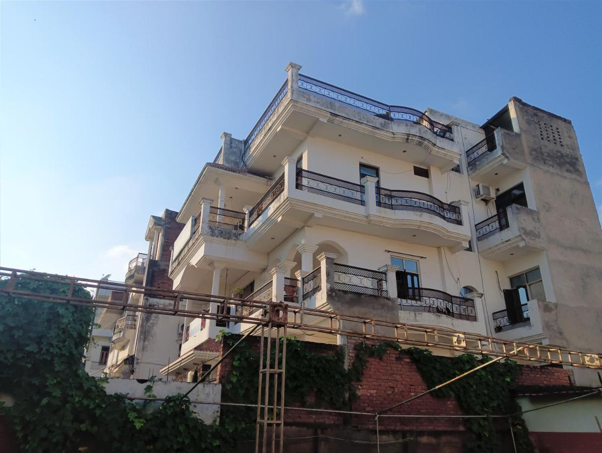 Varuna Palace-Fully Vaccinated Staff Varanasi Exterior foto