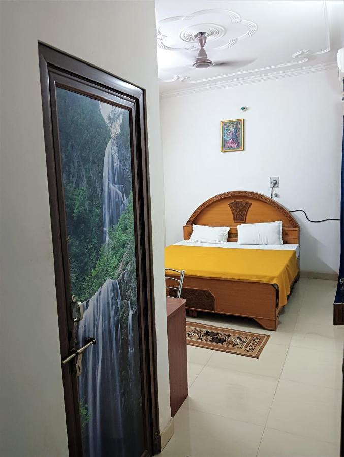 Varuna Palace-Fully Vaccinated Staff Varanasi Exterior foto