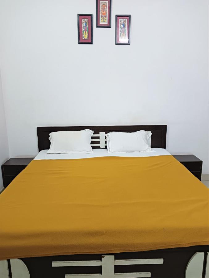 Varuna Palace-Fully Vaccinated Staff Varanasi Exterior foto