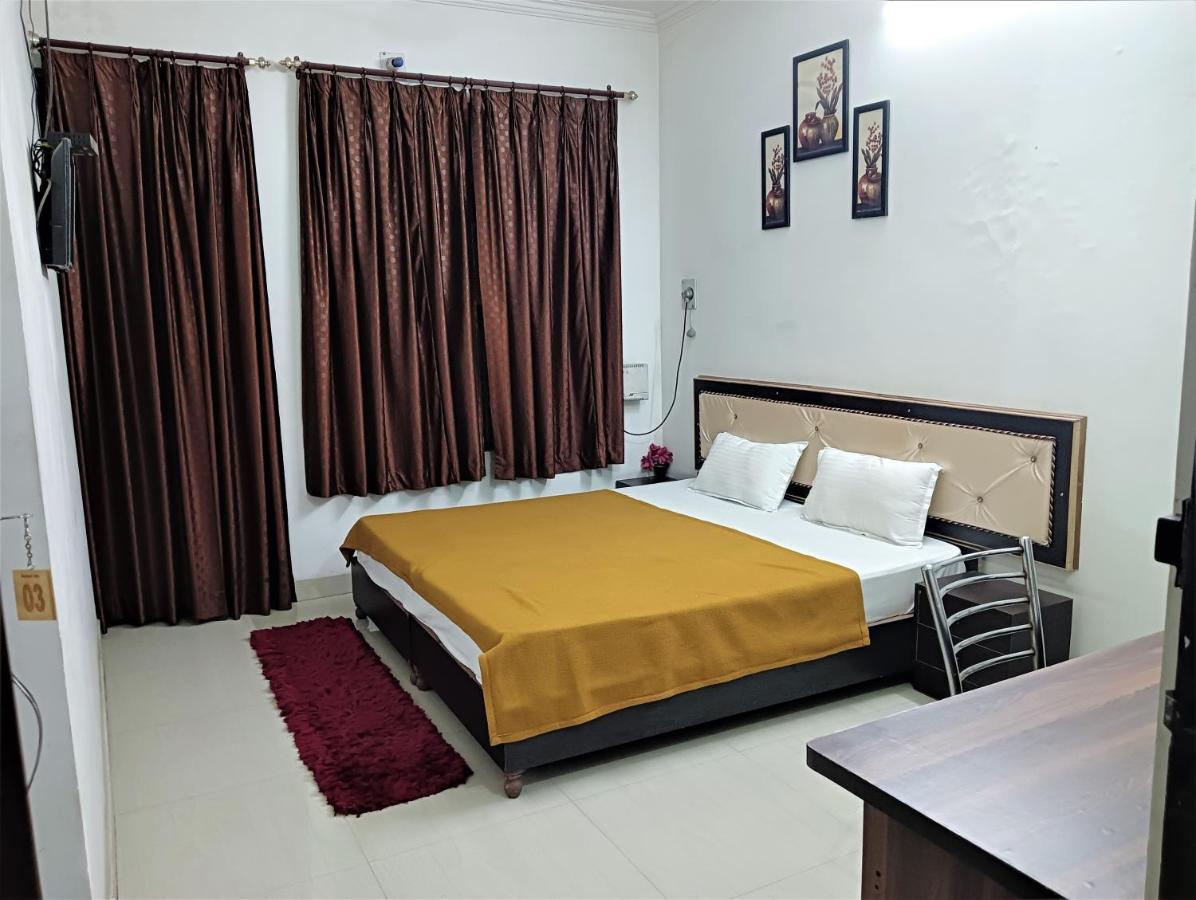 Varuna Palace-Fully Vaccinated Staff Varanasi Exterior foto