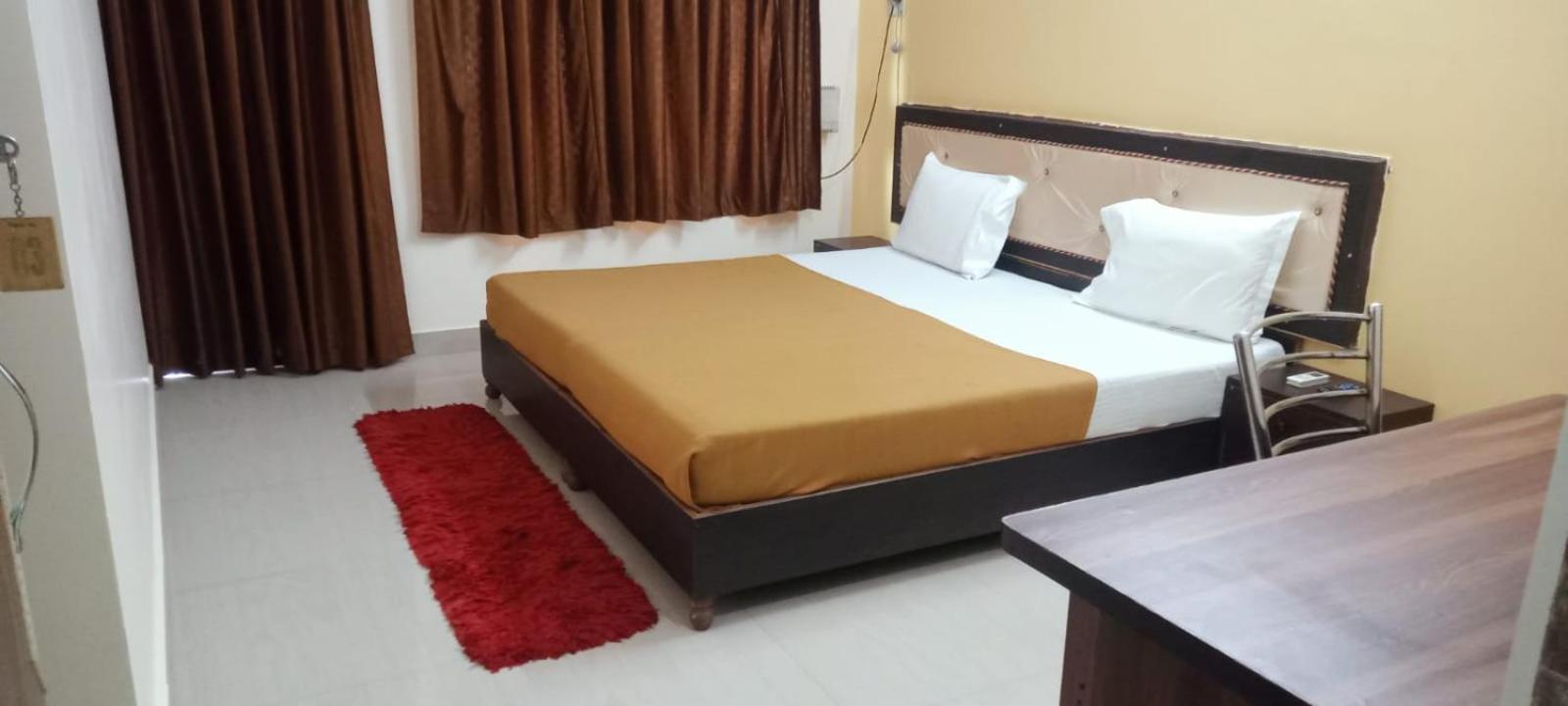 Varuna Palace-Fully Vaccinated Staff Varanasi Exterior foto