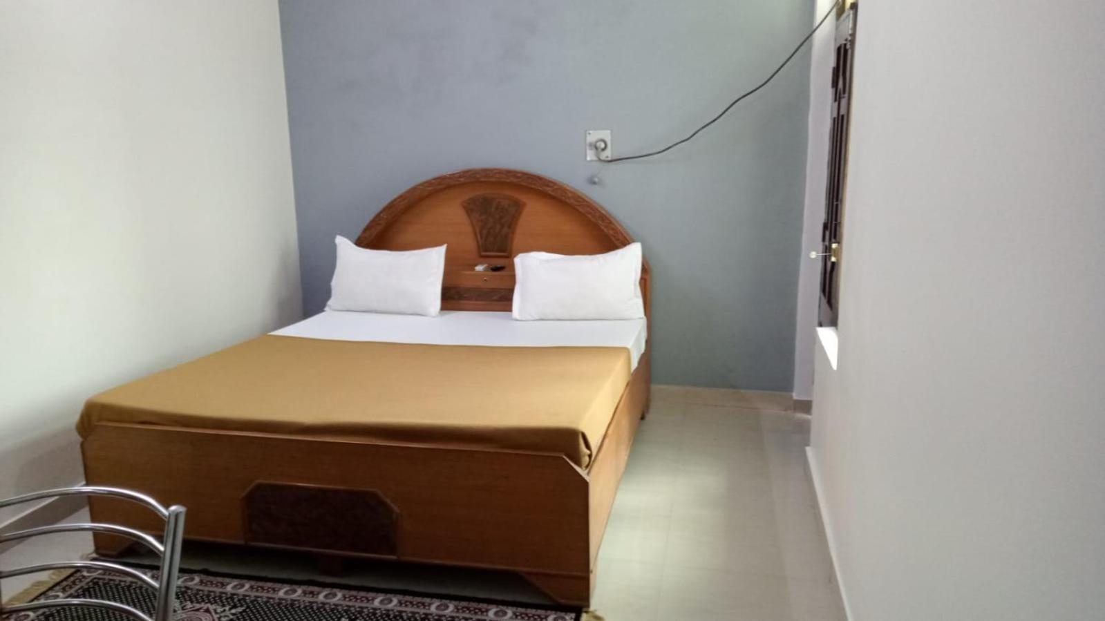 Varuna Palace-Fully Vaccinated Staff Varanasi Exterior foto